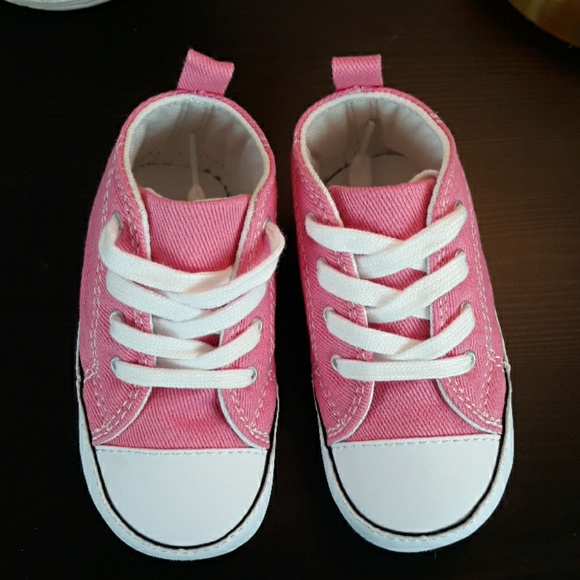 Converse Other - 🆕️🎁NWB Converse Pink Baby Shoes/Soft Bott